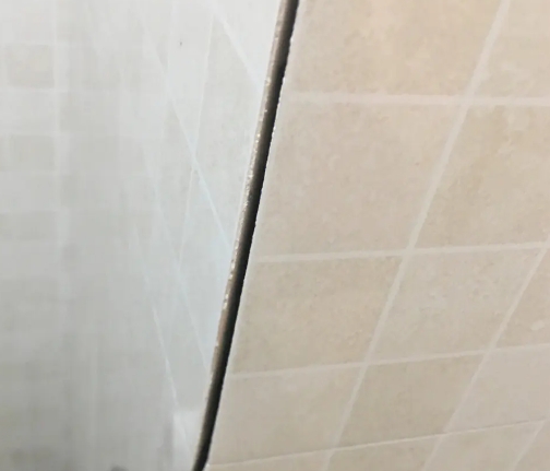 宁波瓷砖空鼓维修公司分享阳台瓷砖脱落的修复过程可以分为以下几个步骤