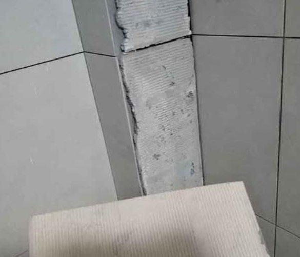 宁波瓷砖空鼓维修公司分享下厨房瓷砖脱落的补救措施。